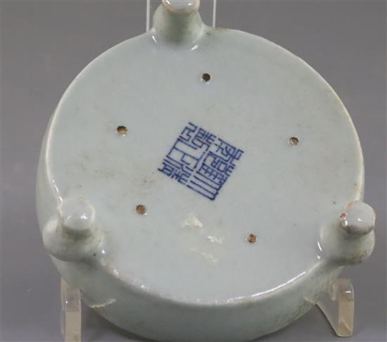 A Chinese celadon crackle glaze tripod censer, Yongzheng mark, late 19th/early 20th century, D. 11.3cm